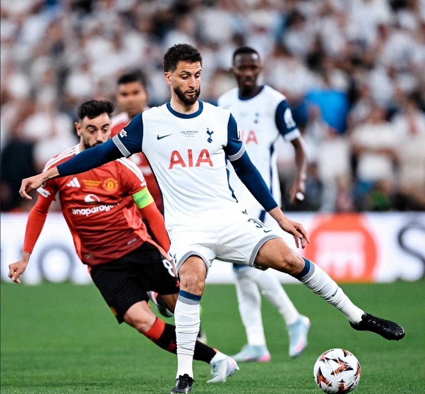 九游体育下载-集结日欧联焦点战，阿贾克斯扳平良机，赛场秩序良好，年轻球员得到机会(欧联杯里昂vs阿贾克斯)